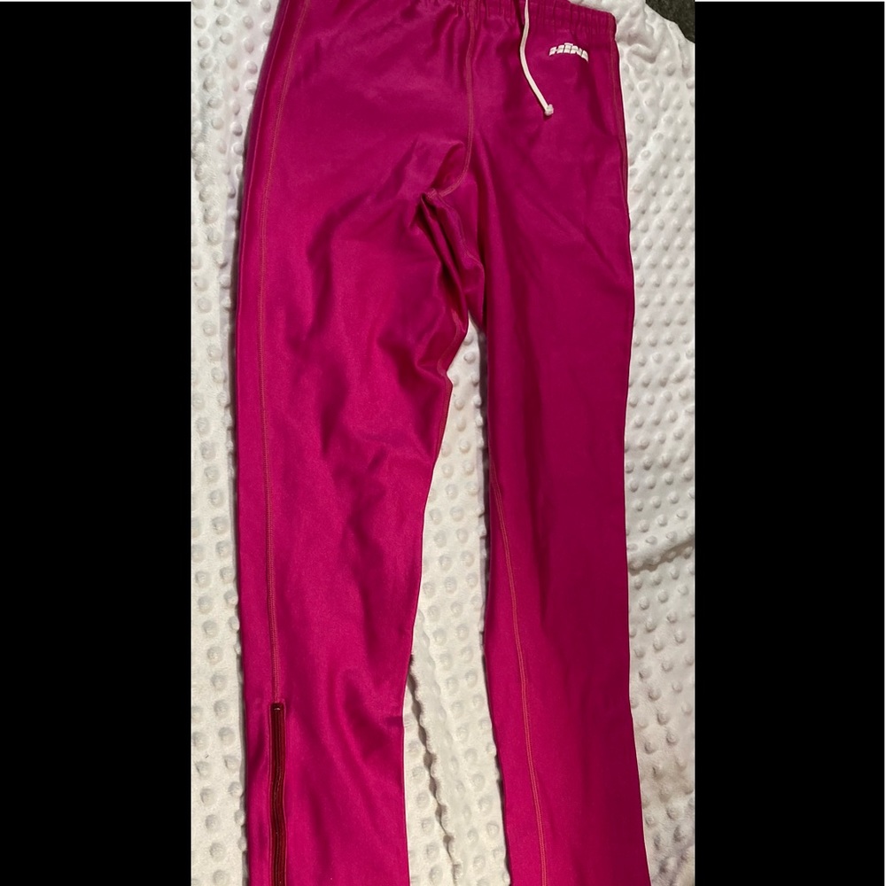 HIND pink leggings size large. Zippers on sides of ankles.